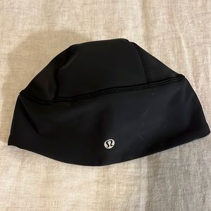 Lululemon - ponytail running beanie